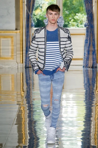 Look 15